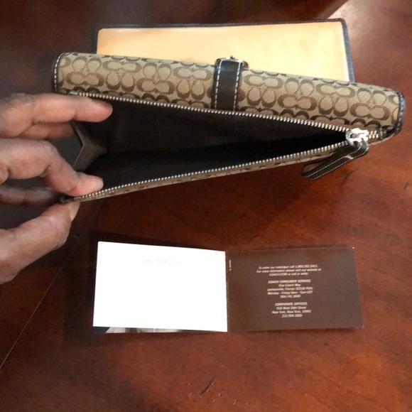 COACH Signature C’s in Excellent Used Condition (EUC) Long Wallet - Picture 15 of 16